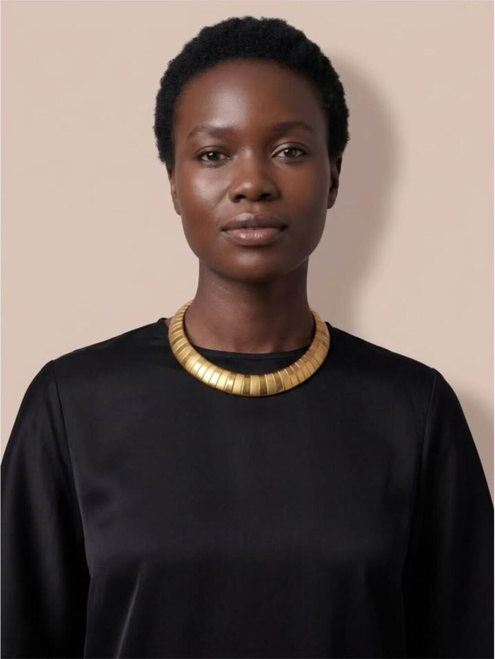 Gold color ribbed choker necklace